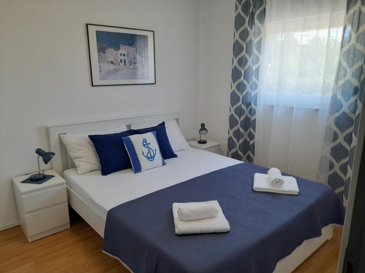 Apartman Prvi Red Do Mora Sveti Filip i Jakov Esterno foto