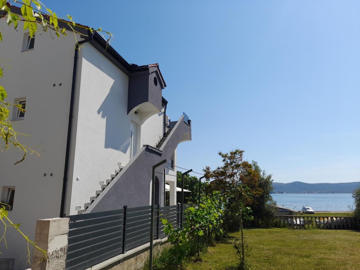 Apartman Prvi Red Do Mora Sveti Filip i Jakov Esterno foto