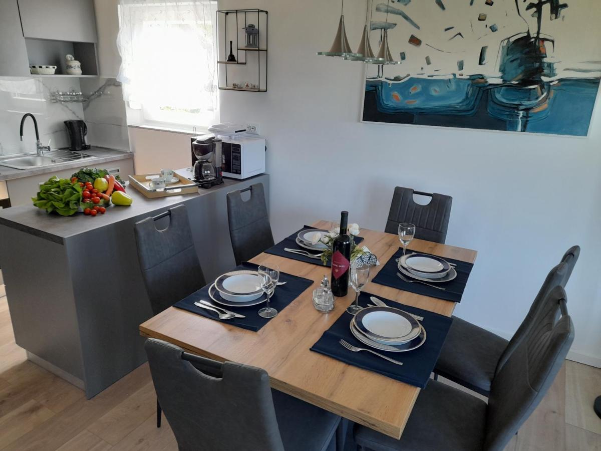 Apartman Prvi Red Do Mora Sveti Filip i Jakov Esterno foto