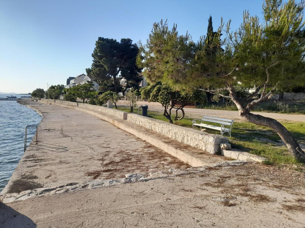 Apartman Prvi Red Do Mora Sveti Filip i Jakov Esterno foto