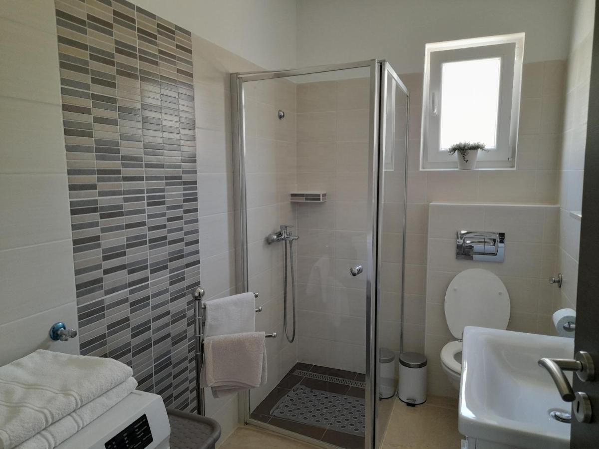 Apartman Prvi Red Do Mora Sveti Filip i Jakov Esterno foto