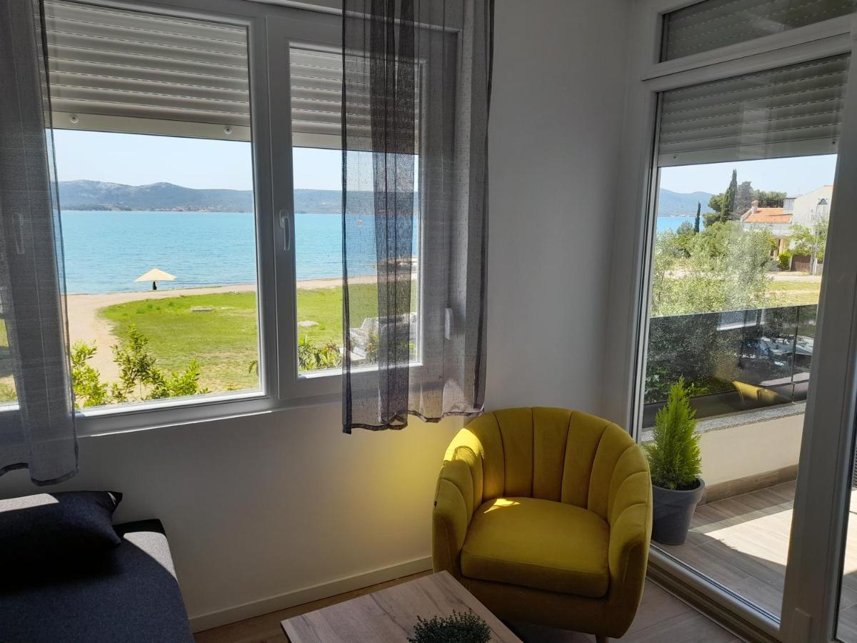 Apartman Prvi Red Do Mora Sveti Filip i Jakov Esterno foto