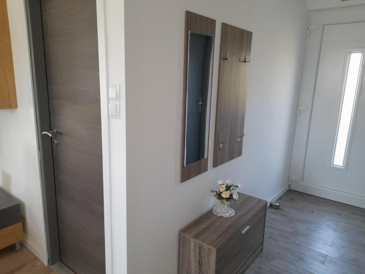 Apartman Prvi Red Do Mora Sveti Filip i Jakov Esterno foto