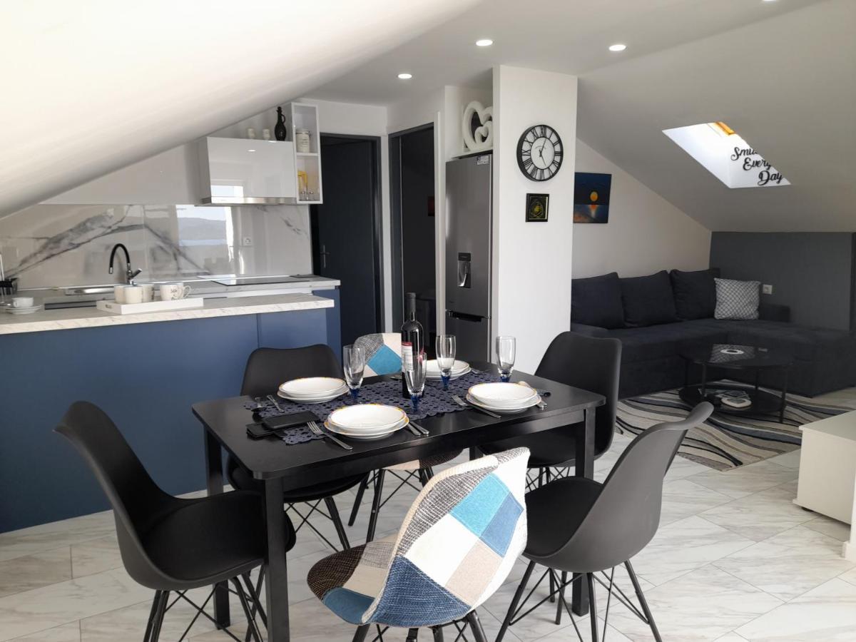 Apartman Prvi Red Do Mora Sveti Filip i Jakov Esterno foto