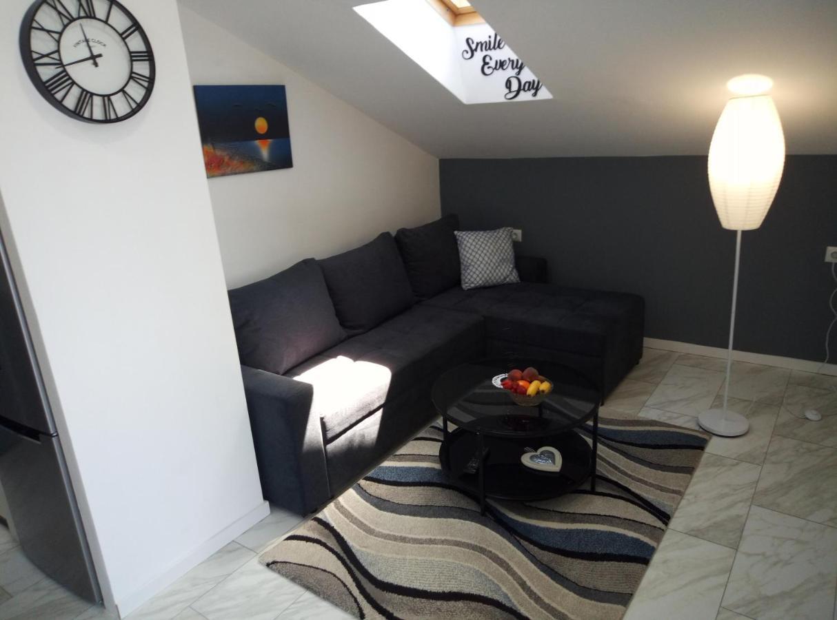 Apartman Prvi Red Do Mora Sveti Filip i Jakov Esterno foto