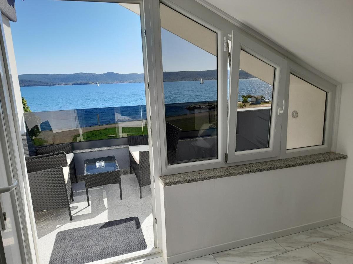 Apartman Prvi Red Do Mora Sveti Filip i Jakov Esterno foto